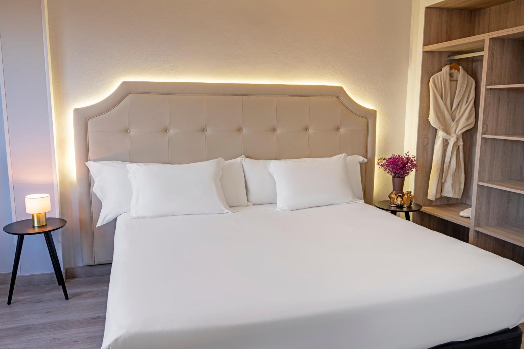 1 King Bed Suite