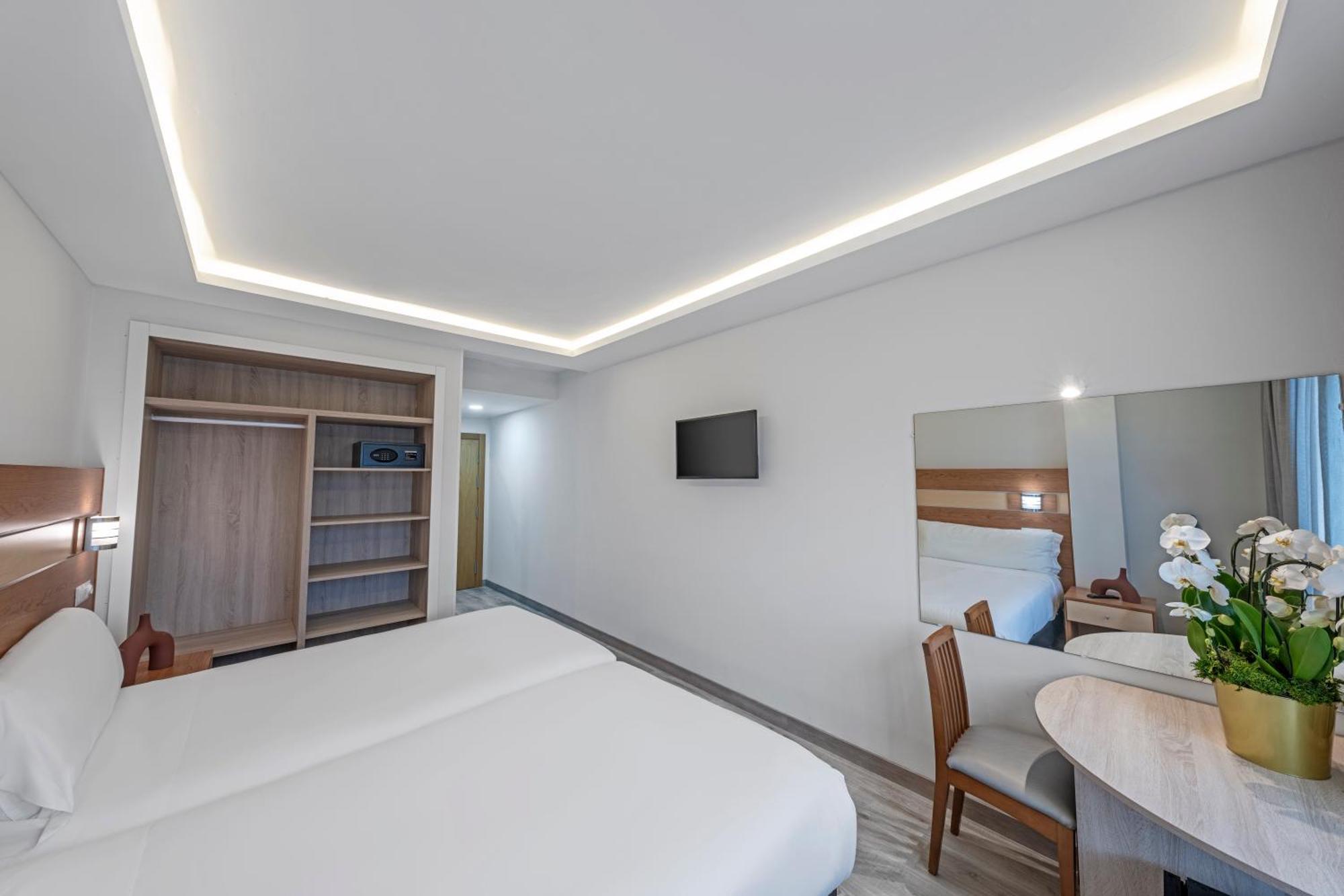 2 Single Beds