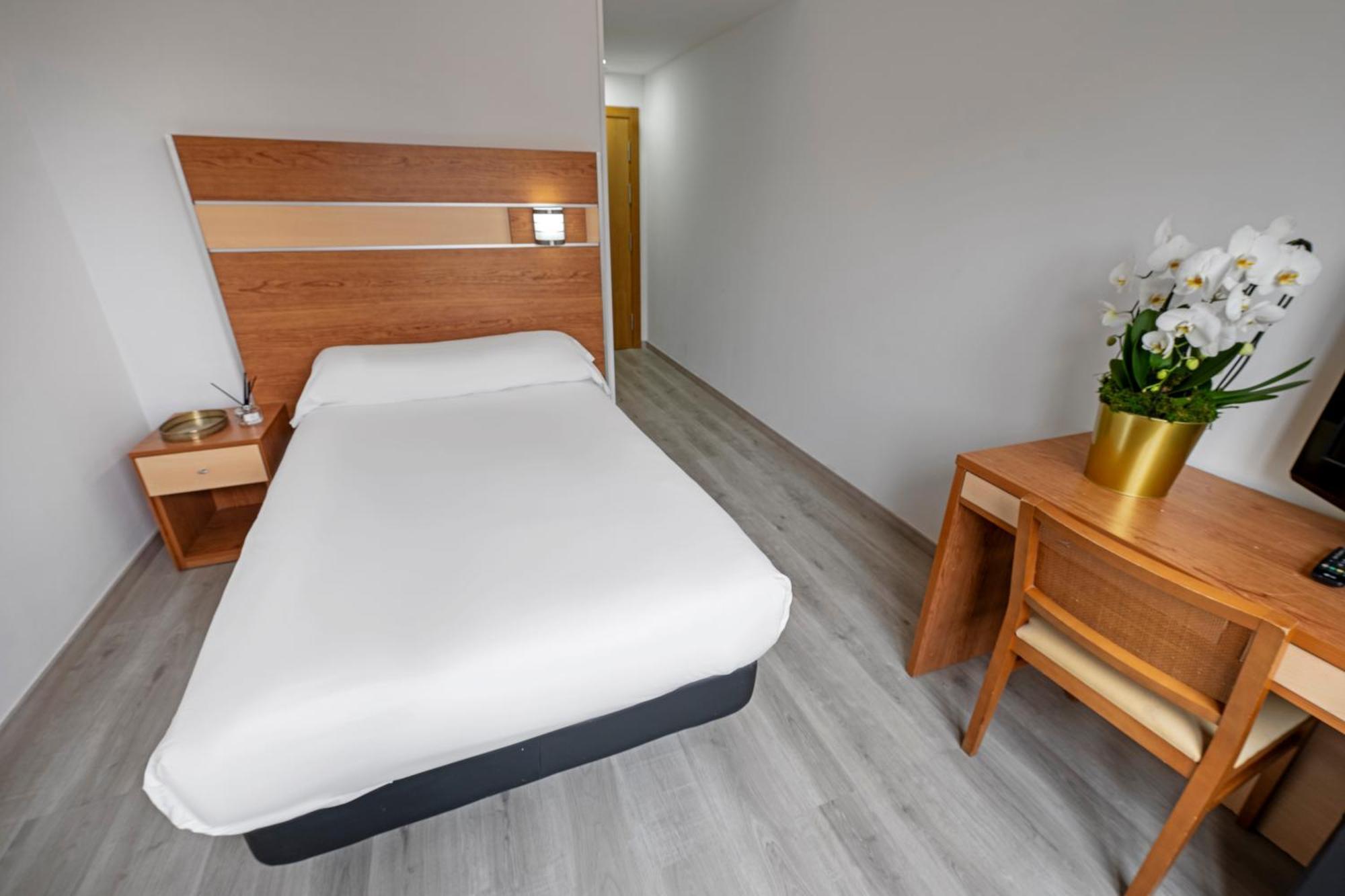 1 Single Bed