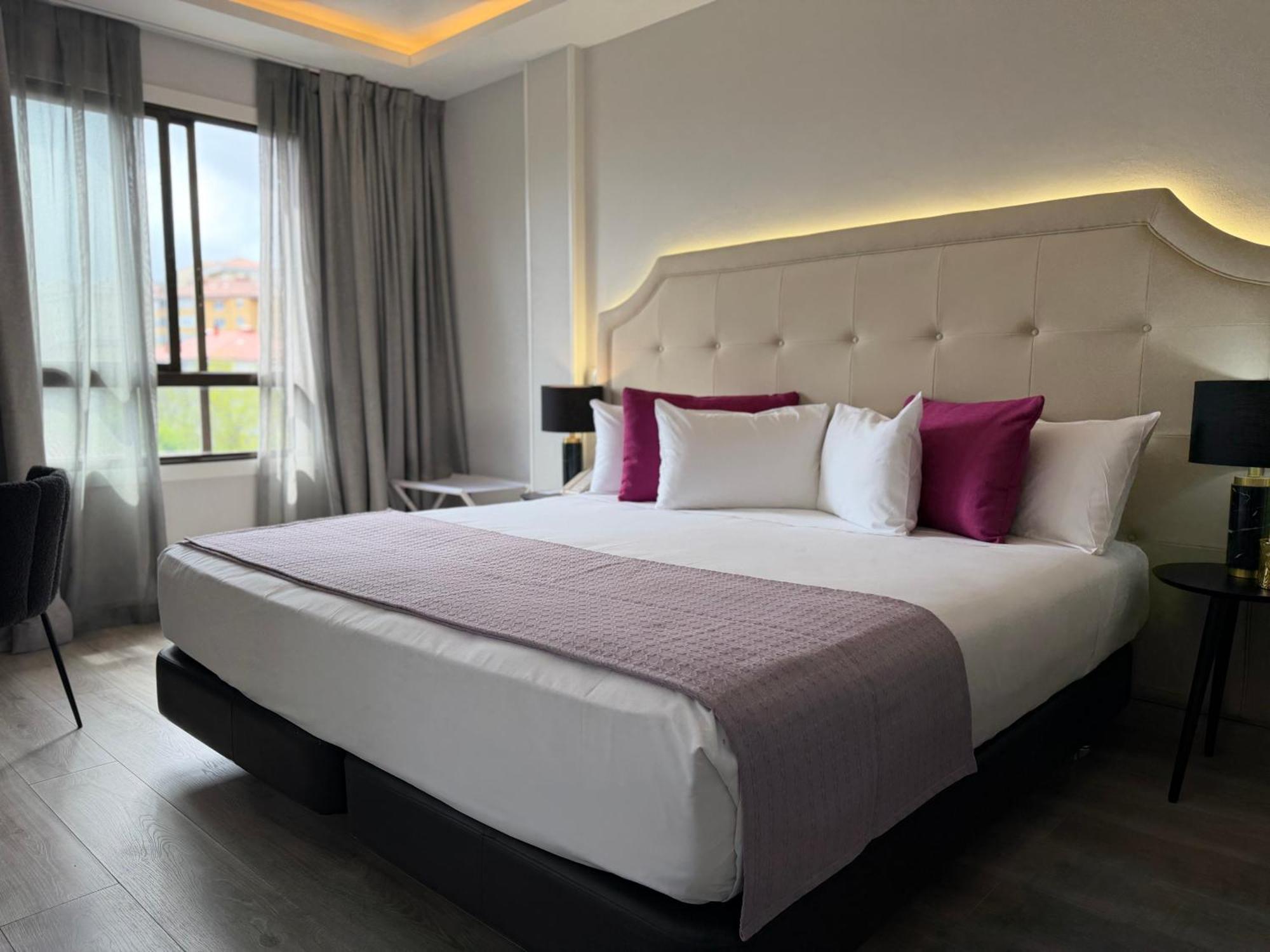 1 King Bed Suite